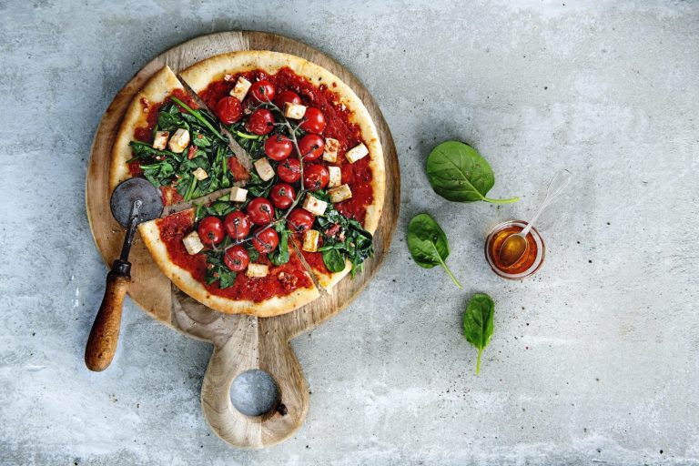 blokjes tomaat pizza liggend-hires Pizza met SoCheeze blokjes