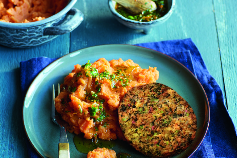 cremiger-suesskartoffelpueree-mit-gruenkohl-burger cremiger-suesskartoffelpueree-mit-gruenkohl-burger