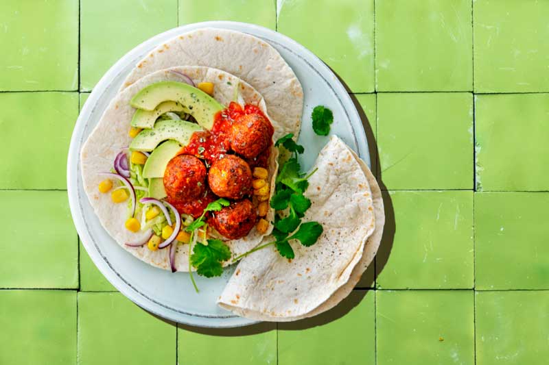 mini-tortillas-mit-powerballs-und-avocado