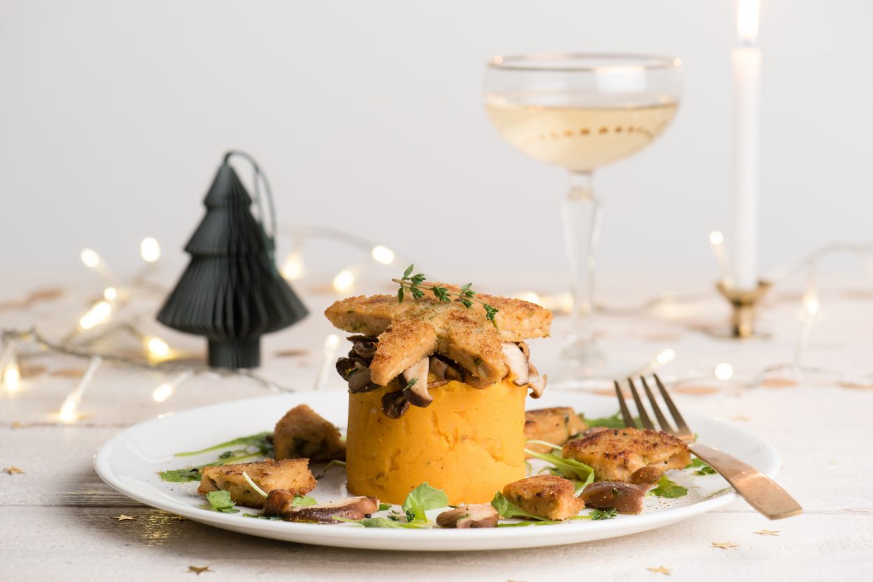 weinachten-sofine-green-asparagus-burger-mit-kuerbis-kartoffelpueree-und-pilzen