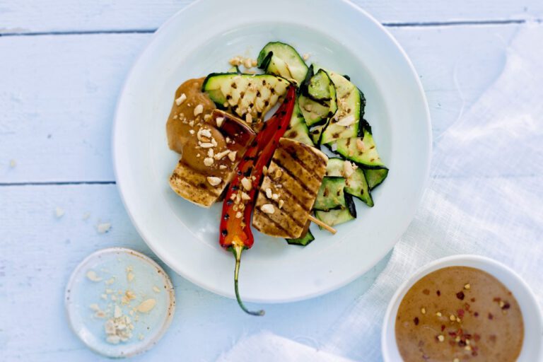 teriyaki-tofuvartaat-ja-maapahkinakastike teriyaki-tofuvartaat-ja-maapahkinakastike