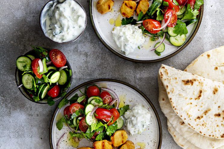 grillatut-tofu-skewers-chicken-style-tzatzikin grillatut-tofu-skewers-chicken-style-tzatzikin