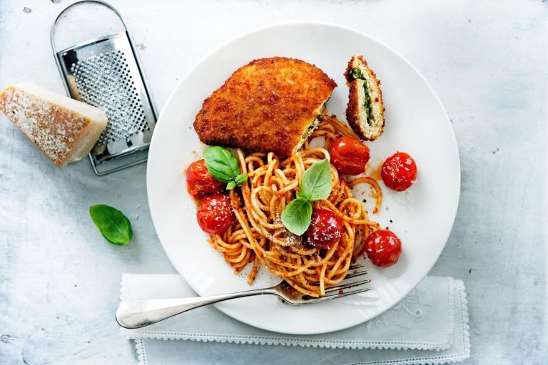 spinazieschnitzel-met-pesto-en-tomaatjes-plantaardig-gerechten-en-recepten-het-nieuwe-eten-SoFine-01