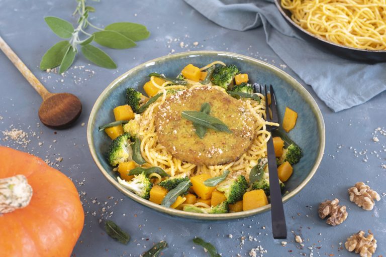 Pasta met pompoen, broccoli en SoFine Broccoliburger 01_72dpi